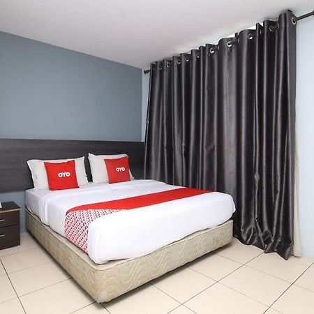 Oyo 90136 Jumbo Inn Kuching Eksteriør bilde