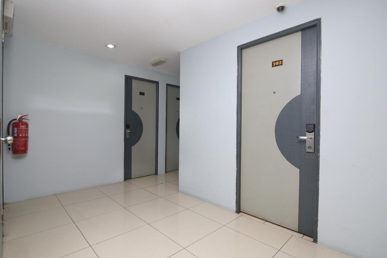 Oyo 90136 Jumbo Inn Kuching Eksteriør bilde
