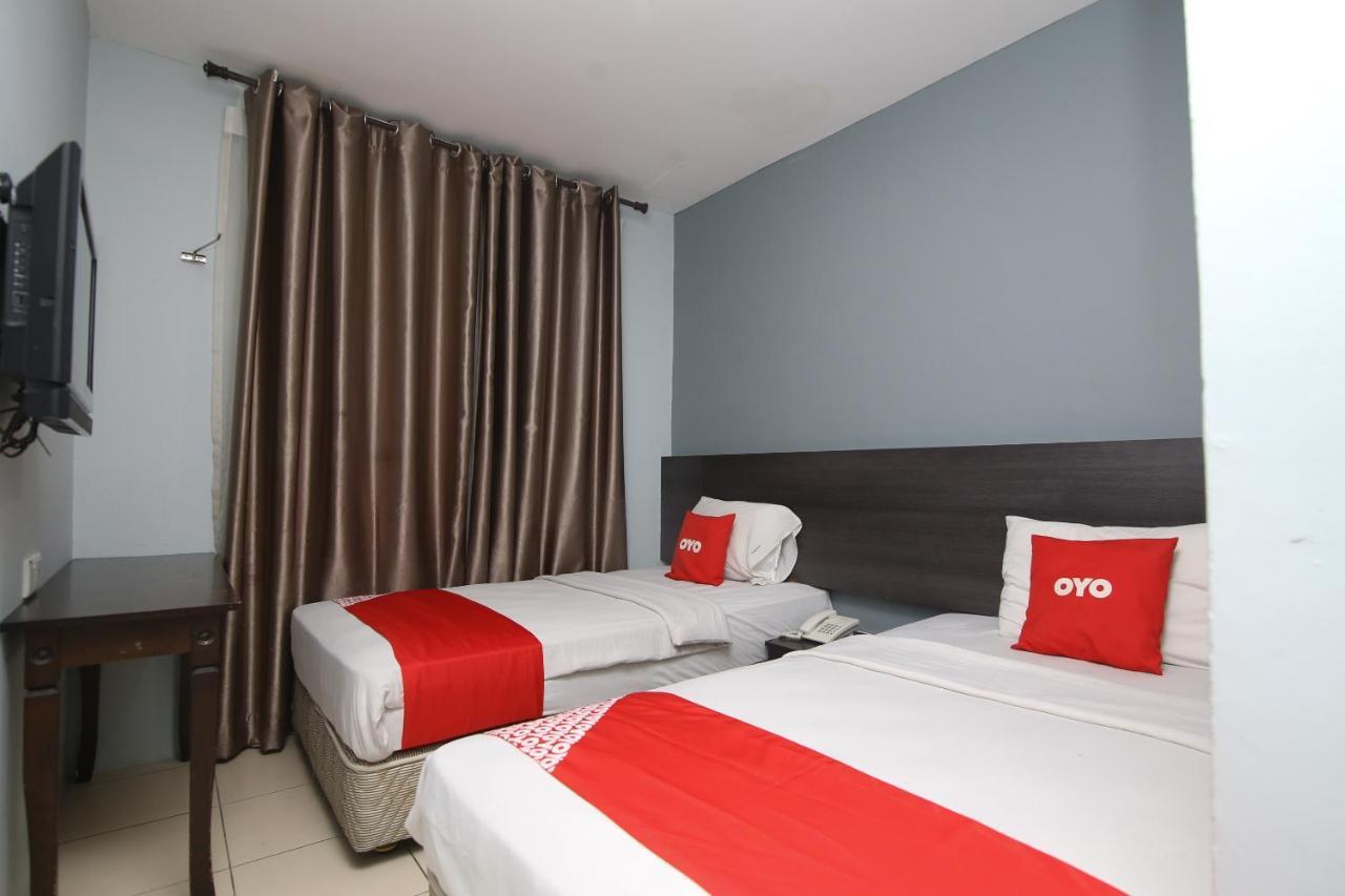 Oyo 90136 Jumbo Inn Kuching Eksteriør bilde