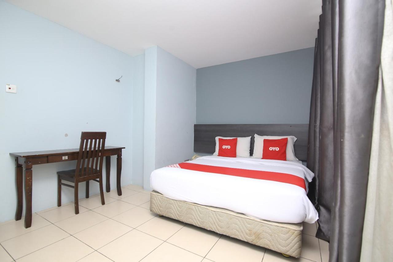 Oyo 90136 Jumbo Inn Kuching Eksteriør bilde