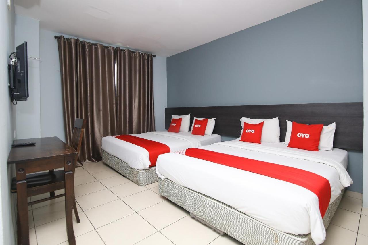 Oyo 90136 Jumbo Inn Kuching Eksteriør bilde