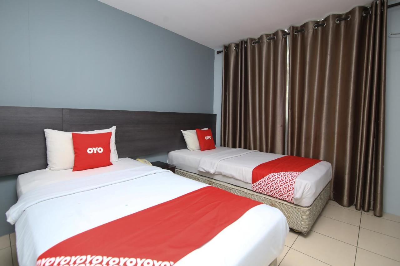Oyo 90136 Jumbo Inn Kuching Eksteriør bilde