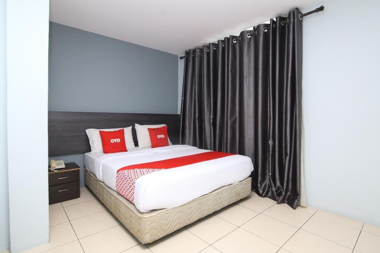 Oyo 90136 Jumbo Inn Kuching Eksteriør bilde