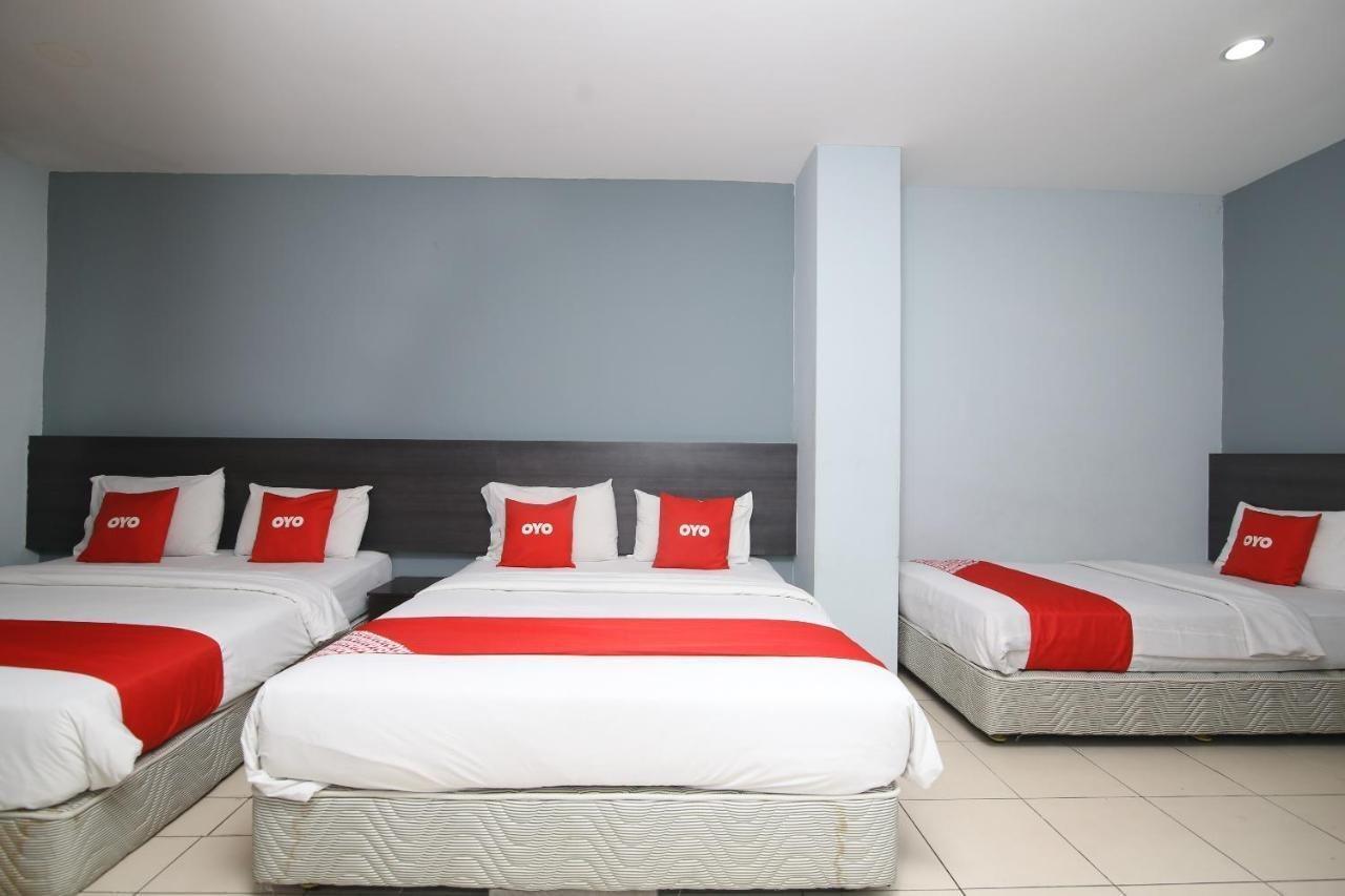 Oyo 90136 Jumbo Inn Kuching Eksteriør bilde